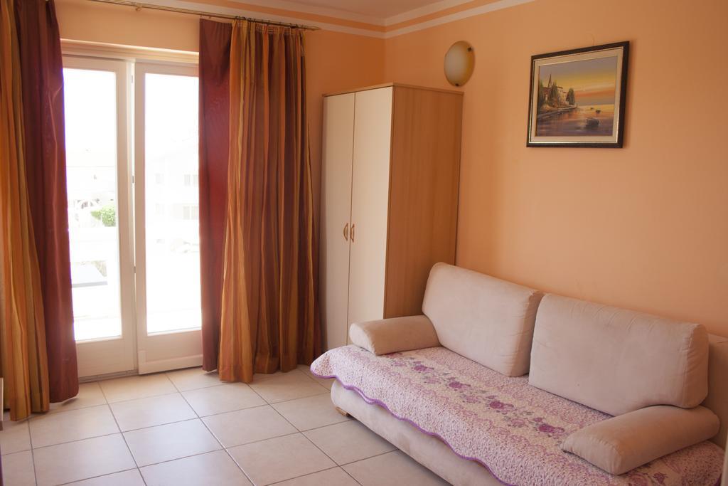 Apartment Mirage